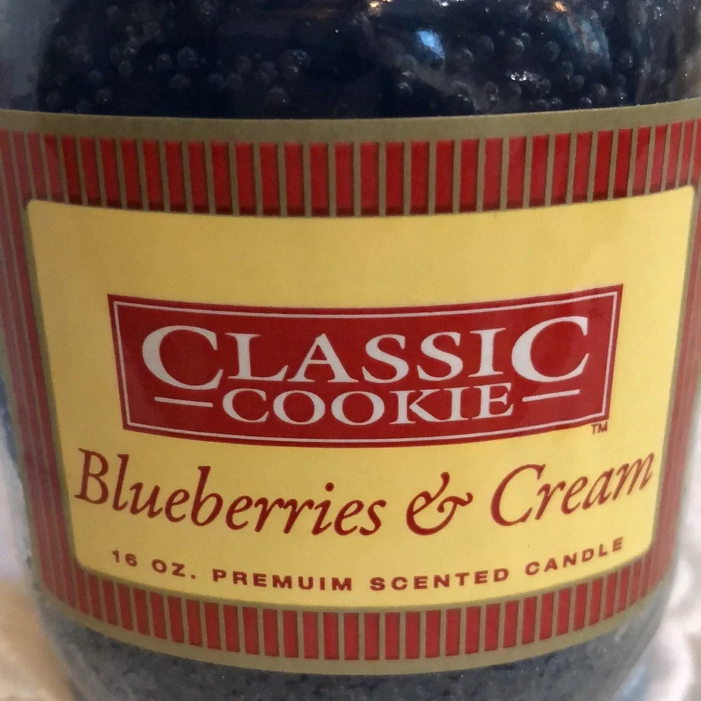 Classic Cookie‎ blueberries and cream candle, NWT